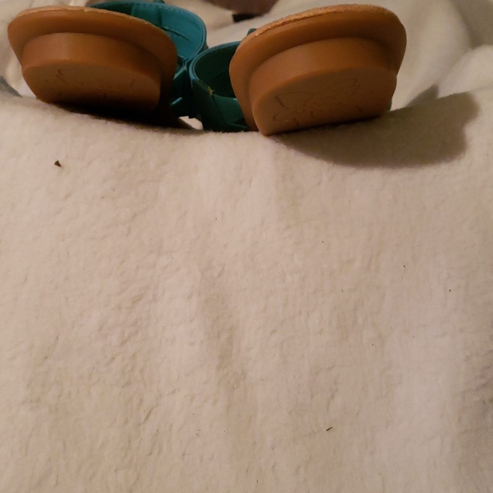 Shoes - Picture 3 of 6